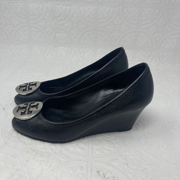 Tory Burch Black Silver Medallion Sally 2 Leather Wedge Pumps Heels Size 7M - Picture 3 of 7
